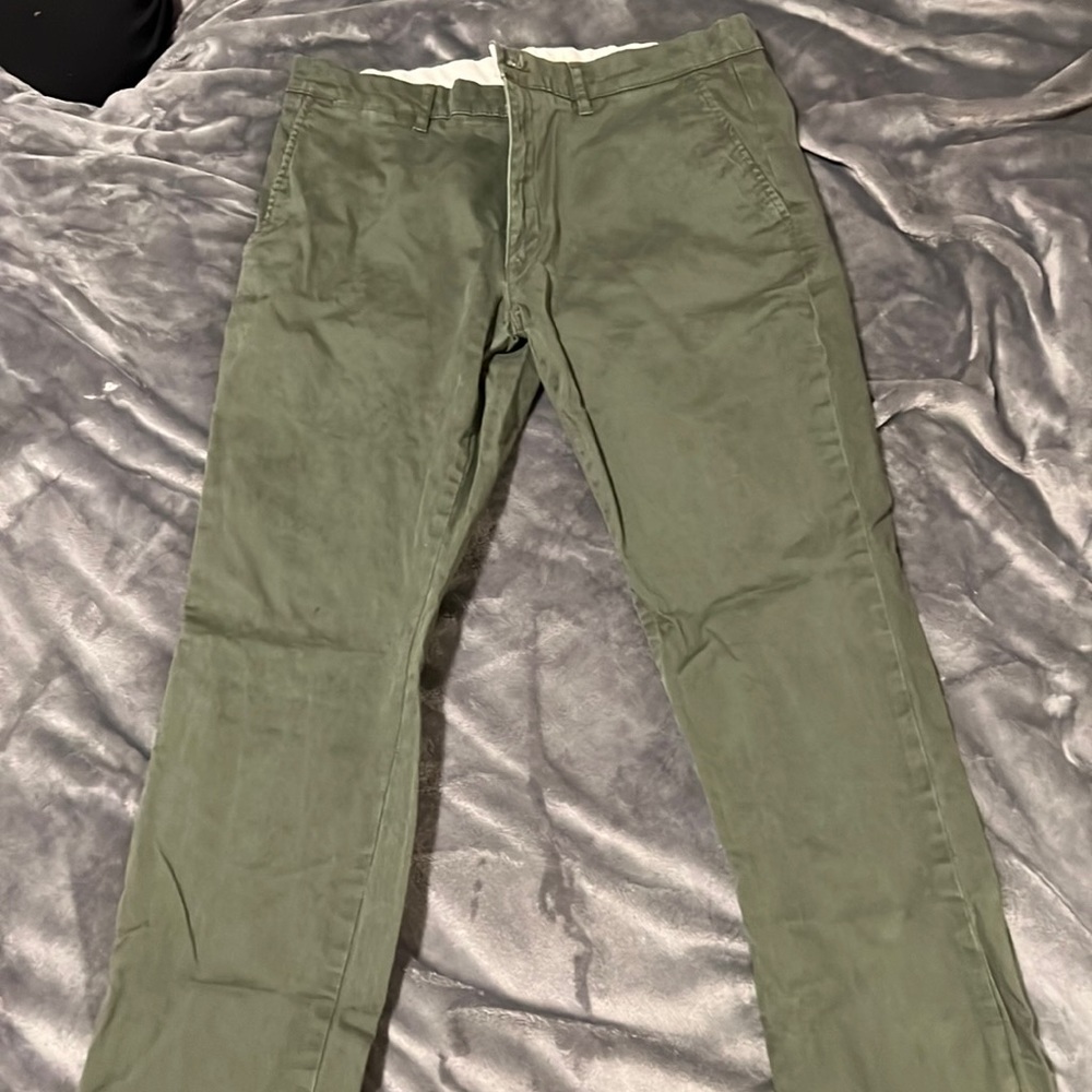 Olive green capris style chino pants